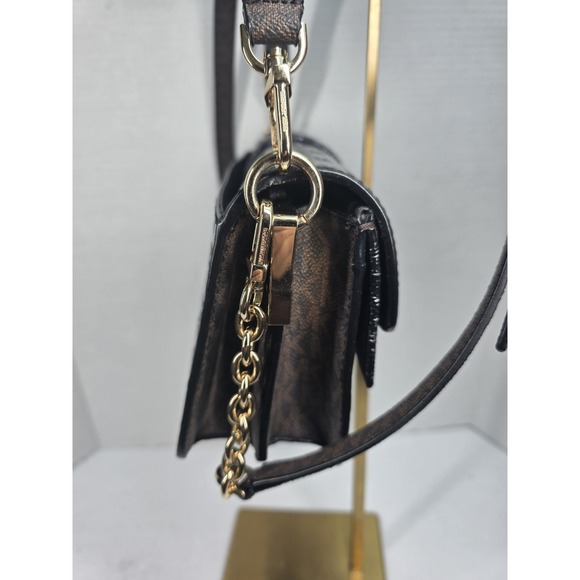 Michael Kors Greenwich medium logo-embossed patent leather shoulder bag in black - Picture 4 of 8